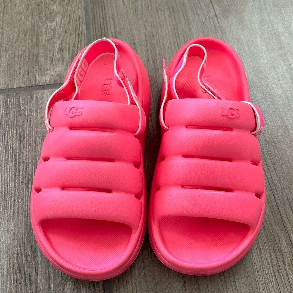 EUC SPORT YEAH UGG SANDALS